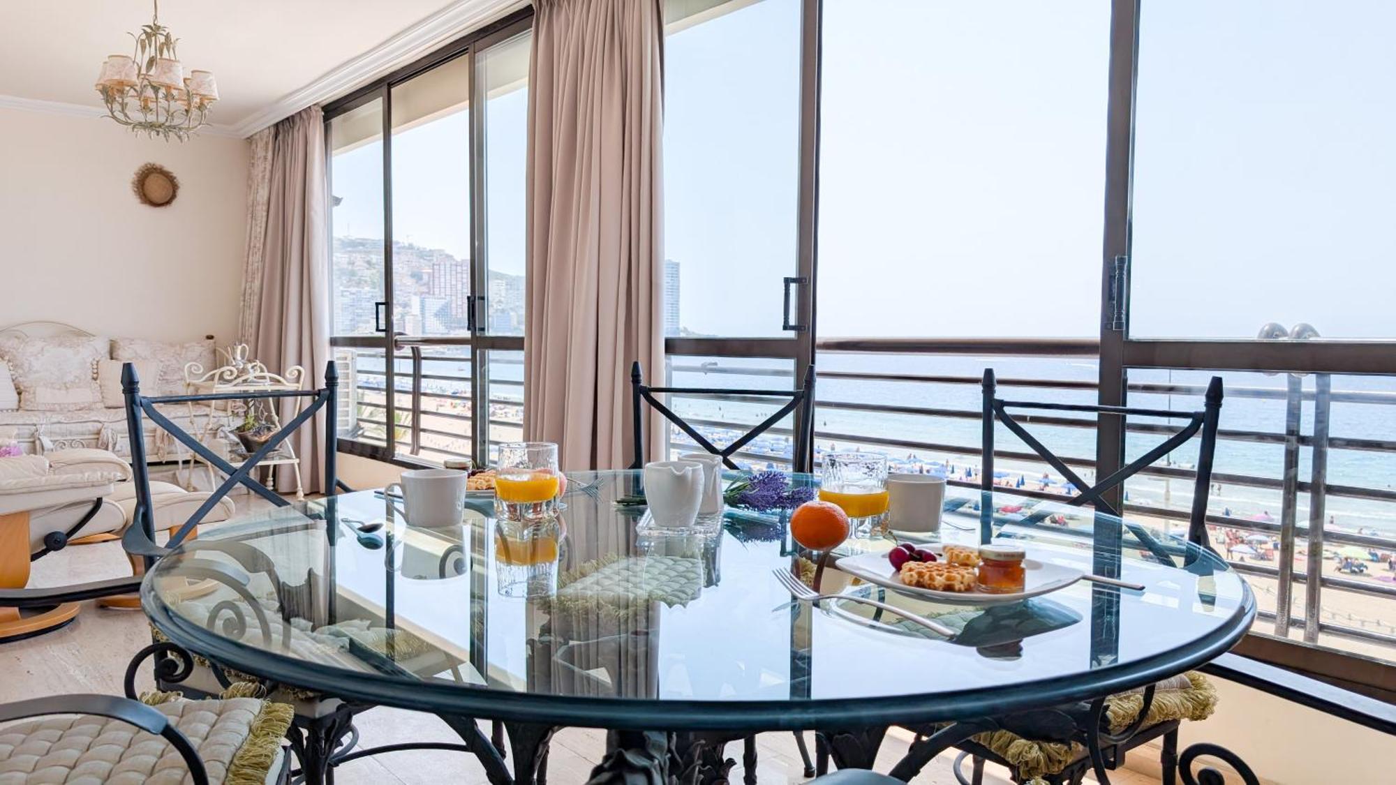 Apartment Arenas Beachfront